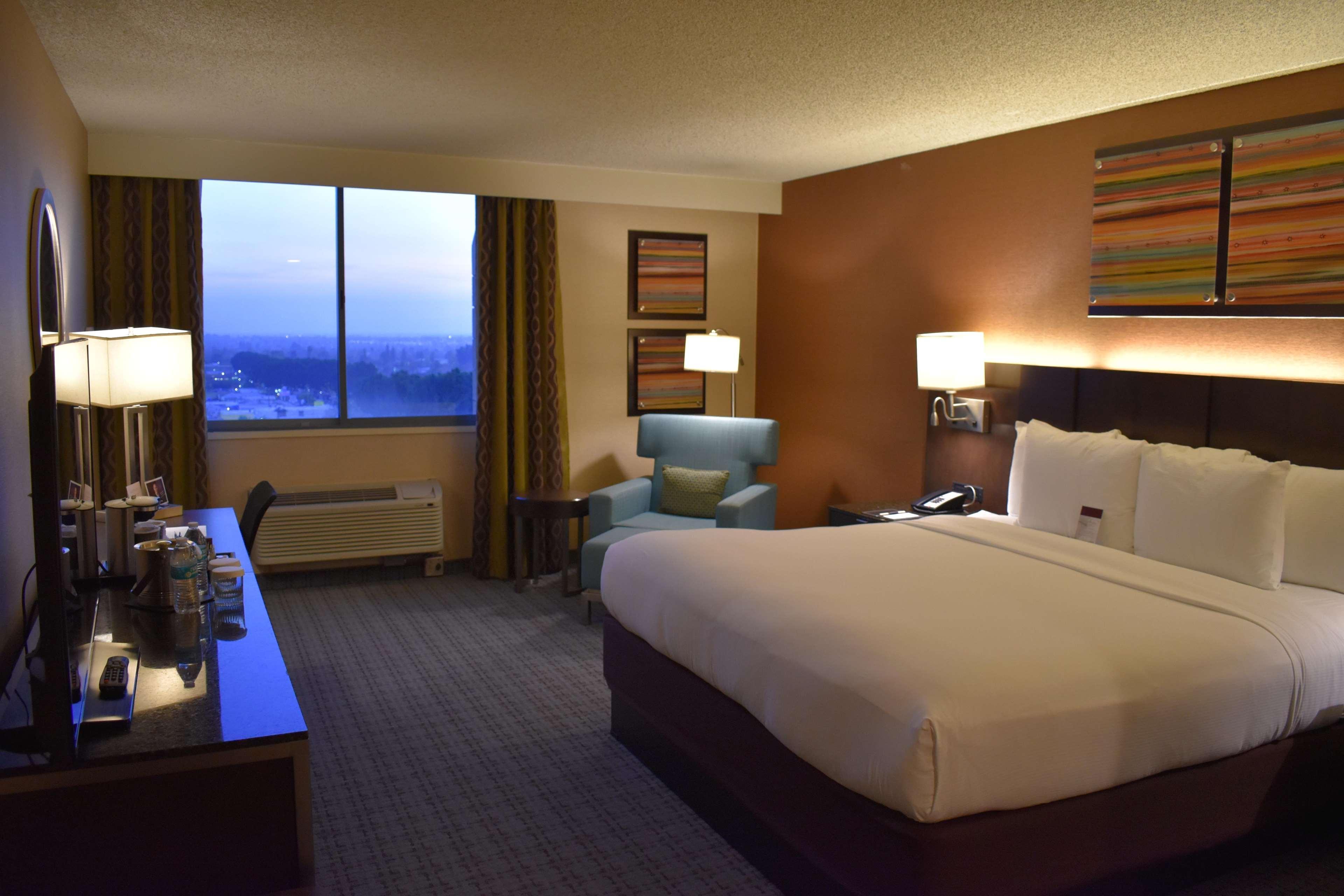 Hotel Doubletree By Hilton Whittier Exterior foto