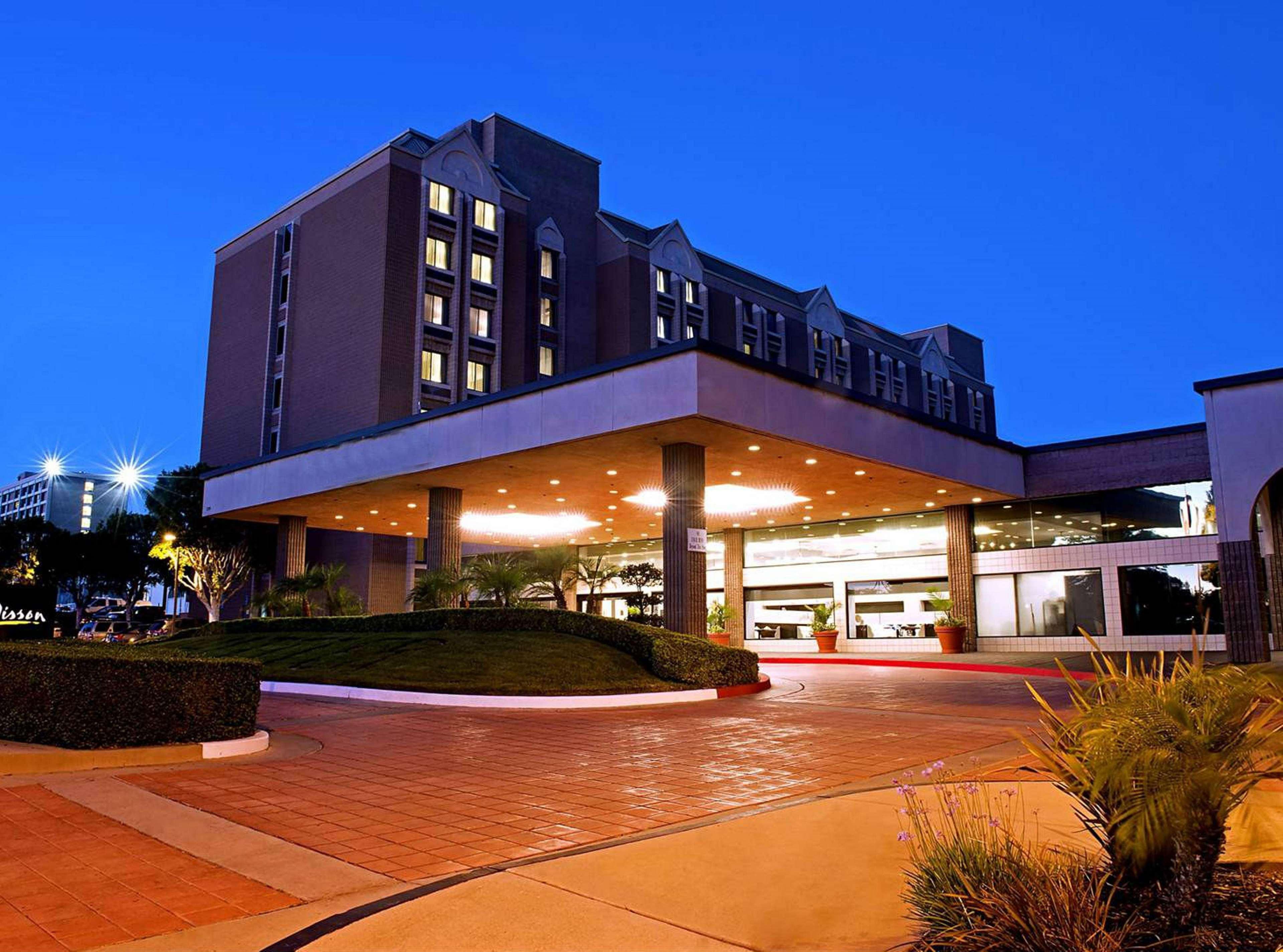 Hotel Doubletree By Hilton Whittier Exterior foto