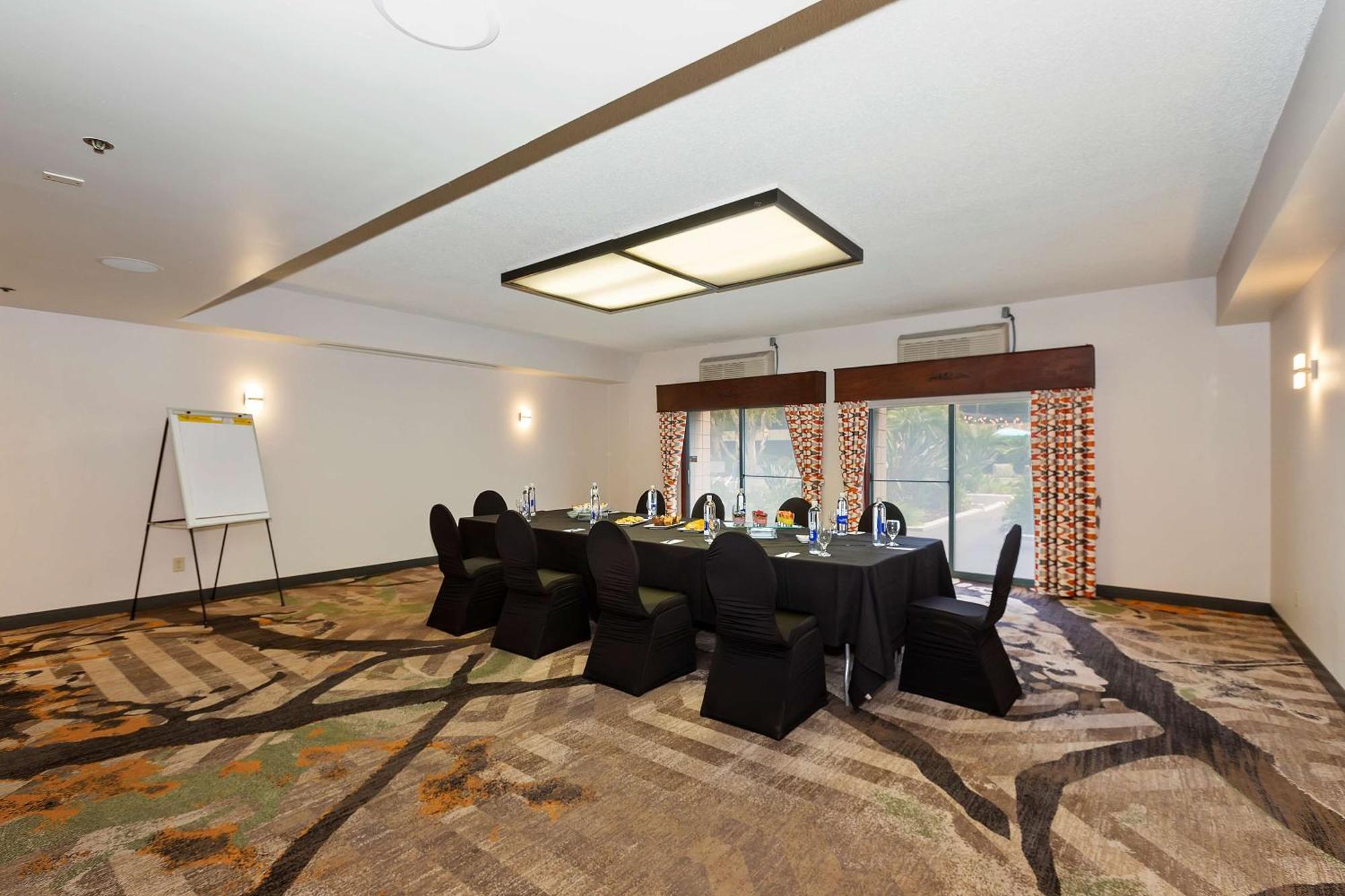 Hotel Doubletree By Hilton Whittier Exterior foto