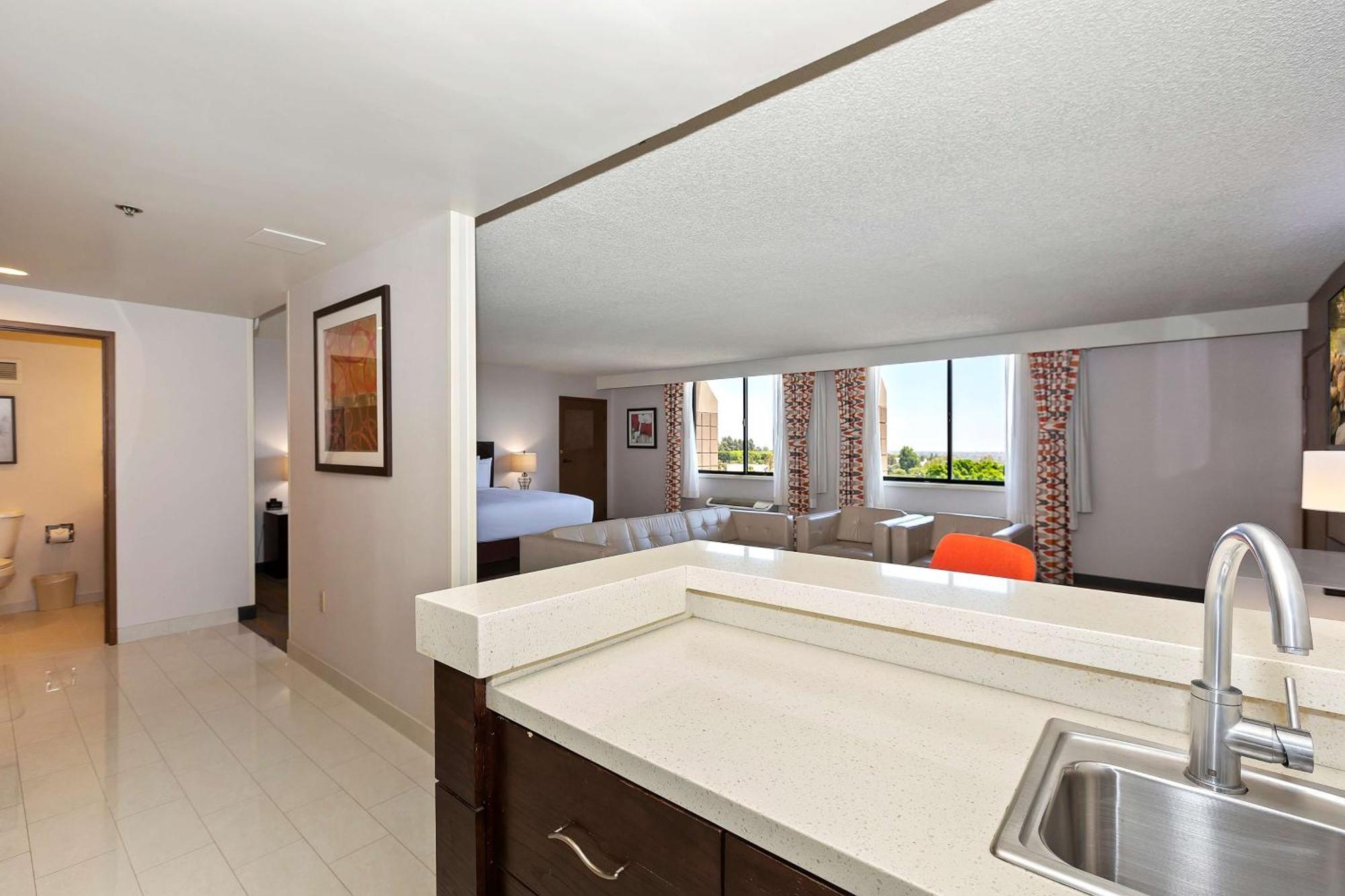 Hotel Doubletree By Hilton Whittier Exterior foto