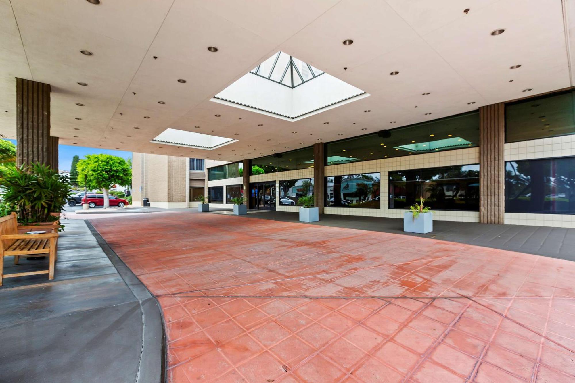 Hotel Doubletree By Hilton Whittier Exterior foto
