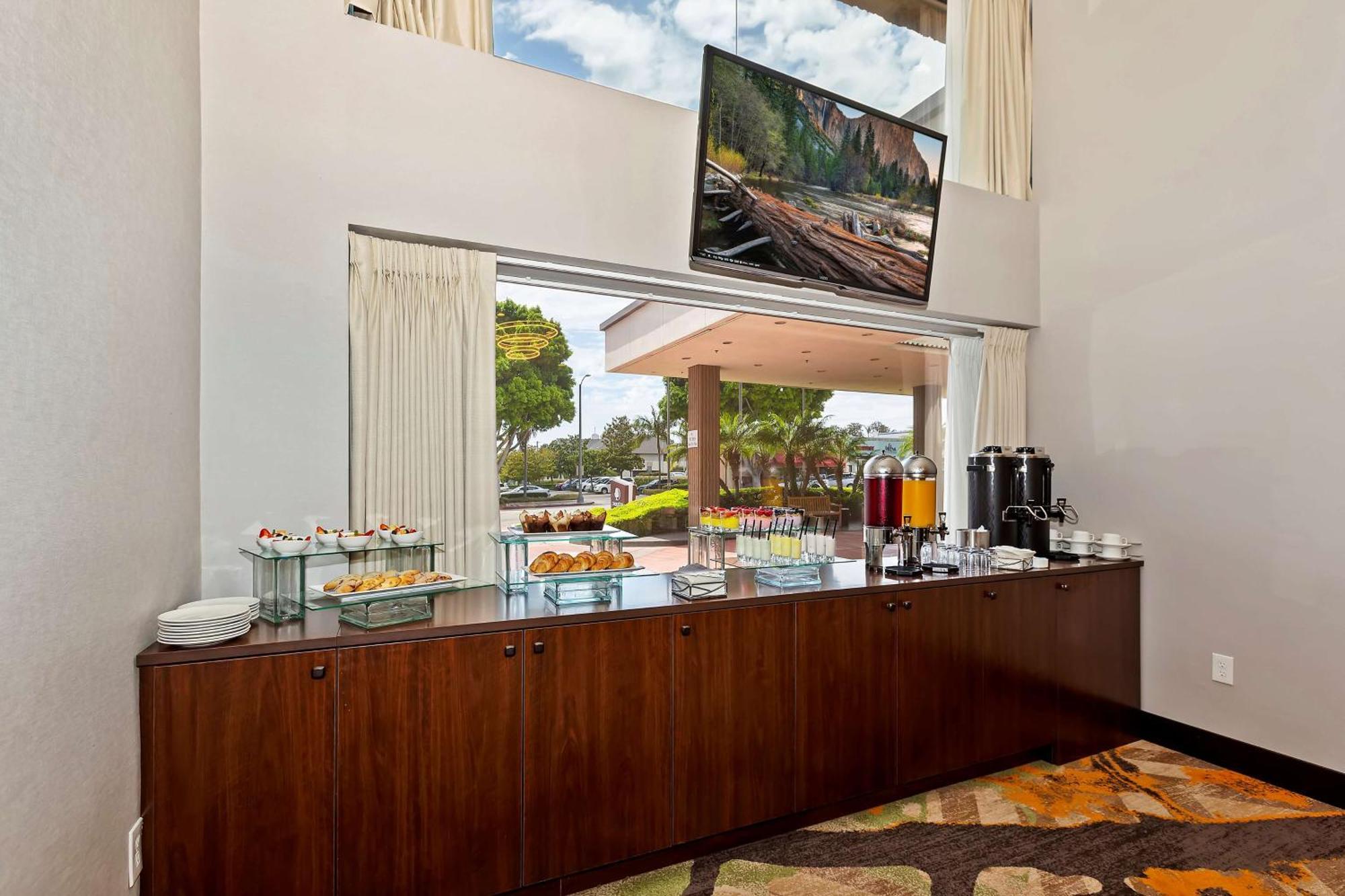 Hotel Doubletree By Hilton Whittier Exterior foto