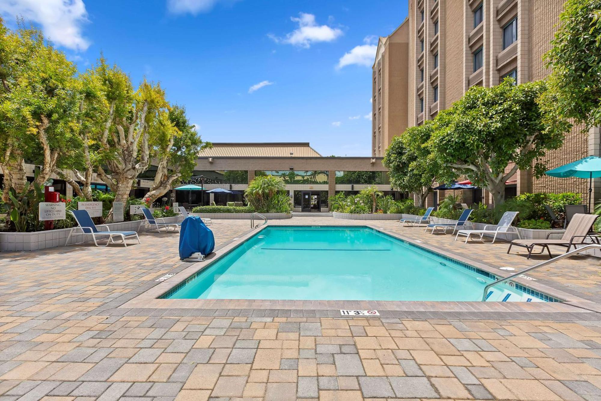 Hotel Doubletree By Hilton Whittier Exterior foto