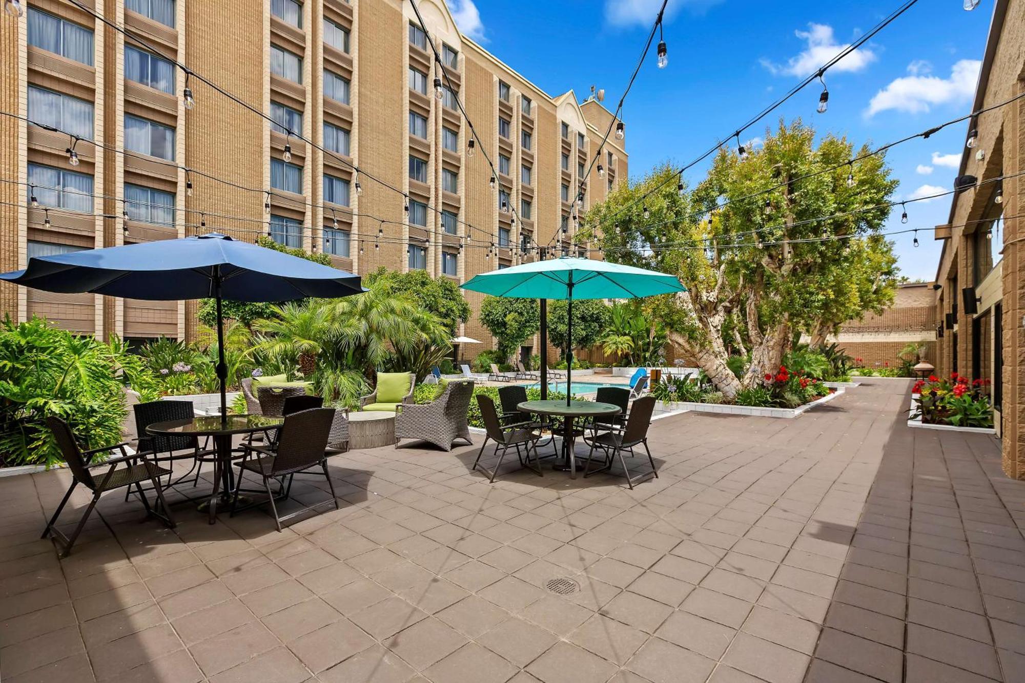 Hotel Doubletree By Hilton Whittier Exterior foto